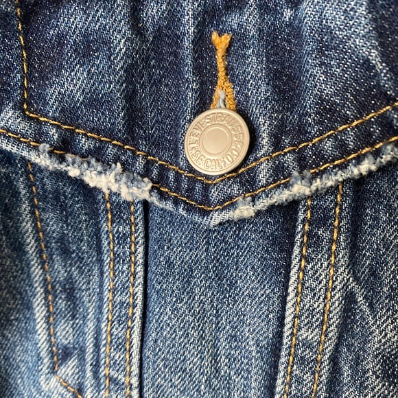 Levi’s Denim Jacket - Picture 13 of 13